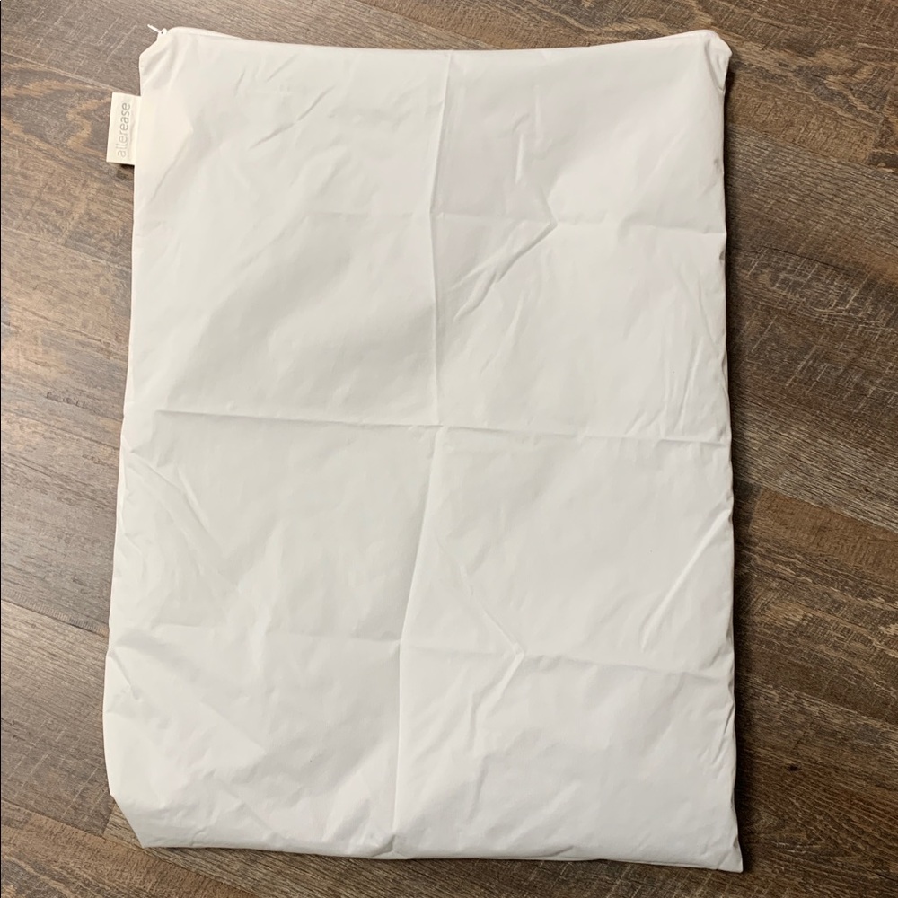 Allerease Hypoallergenic Pillow Protector Zipper Standard White Cover Case - Picture 3 of 3
